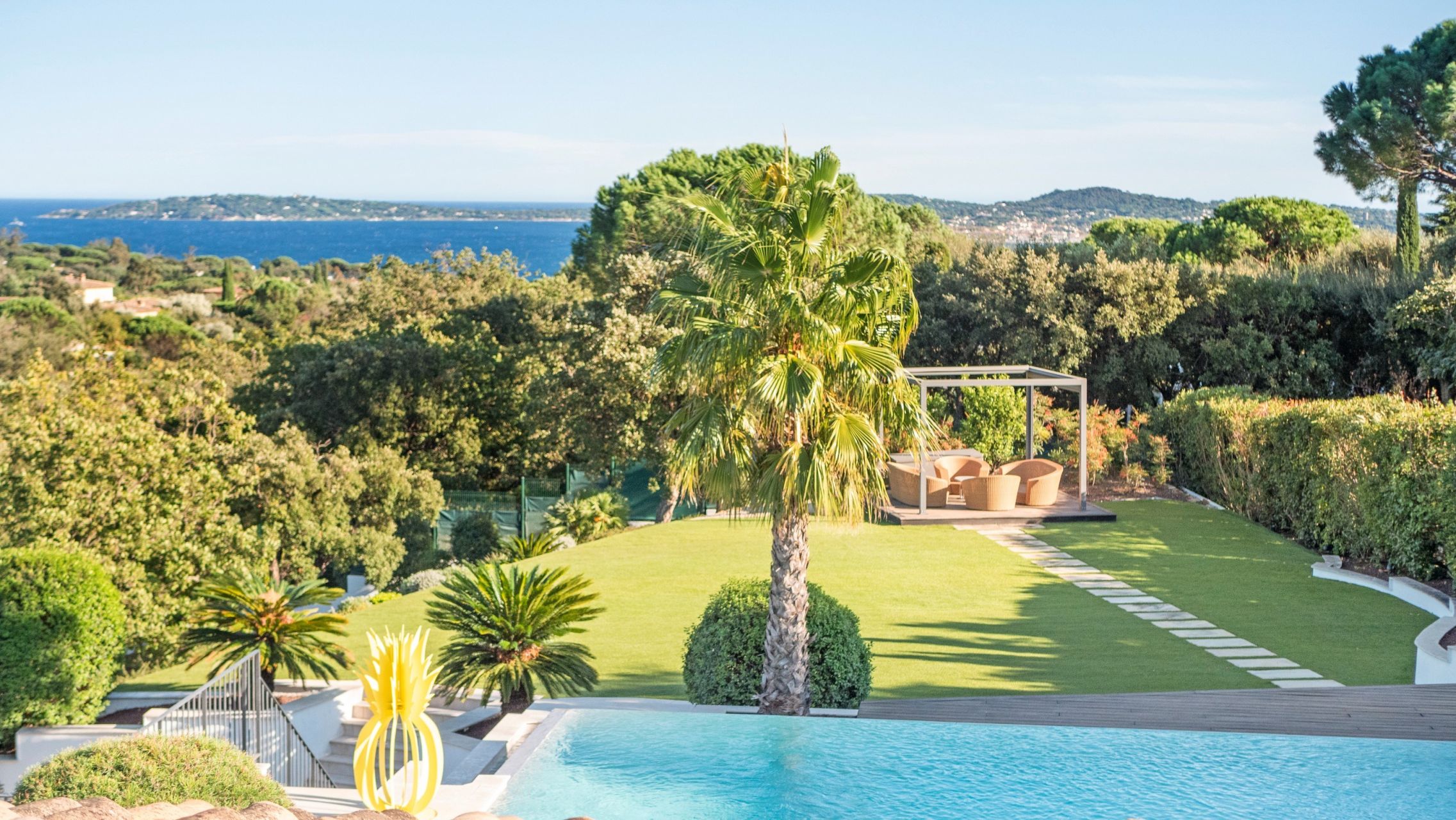 contemporary house 8 Rooms for sale on GRIMAUD (83310)