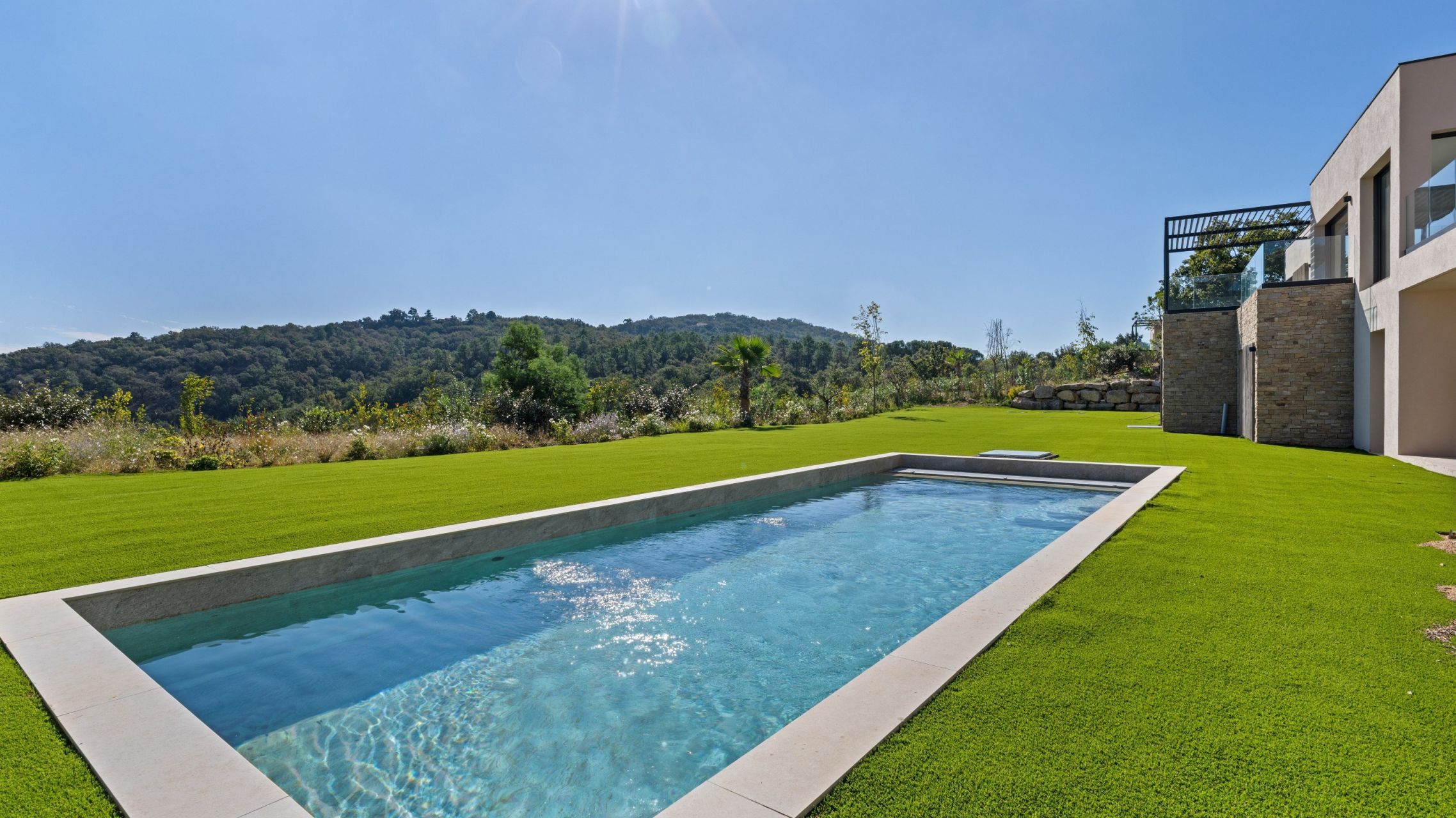 contemporary house 8 Rooms for sale on GRIMAUD (83310)