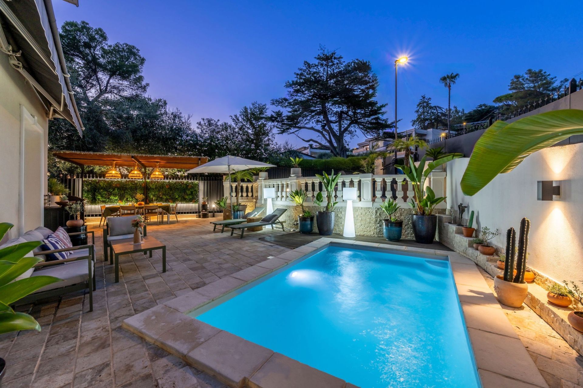 villa 7 Rooms for sale on LE CANNET (06110)