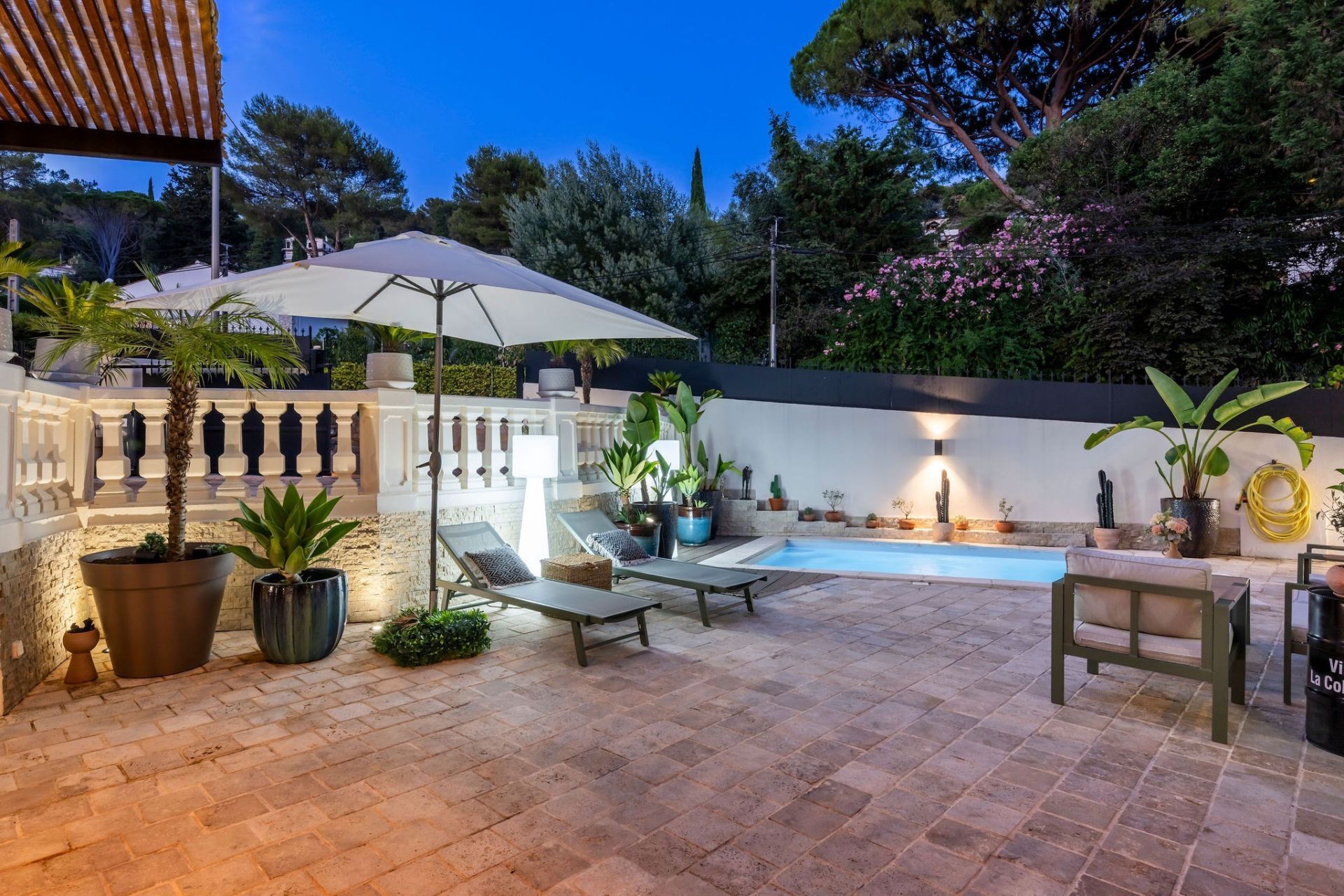 villa 7 Rooms for sale on LE CANNET (06110)