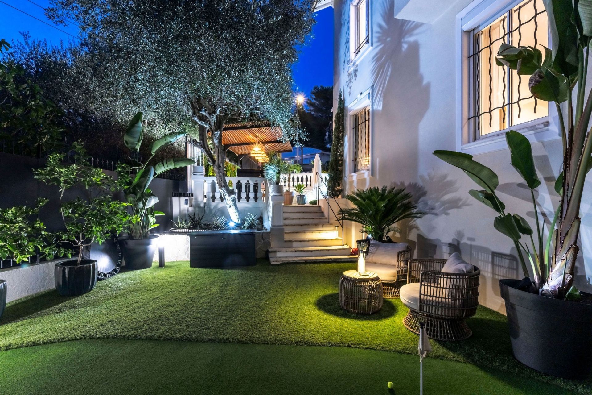 villa 7 Rooms for sale on LE CANNET (06110)