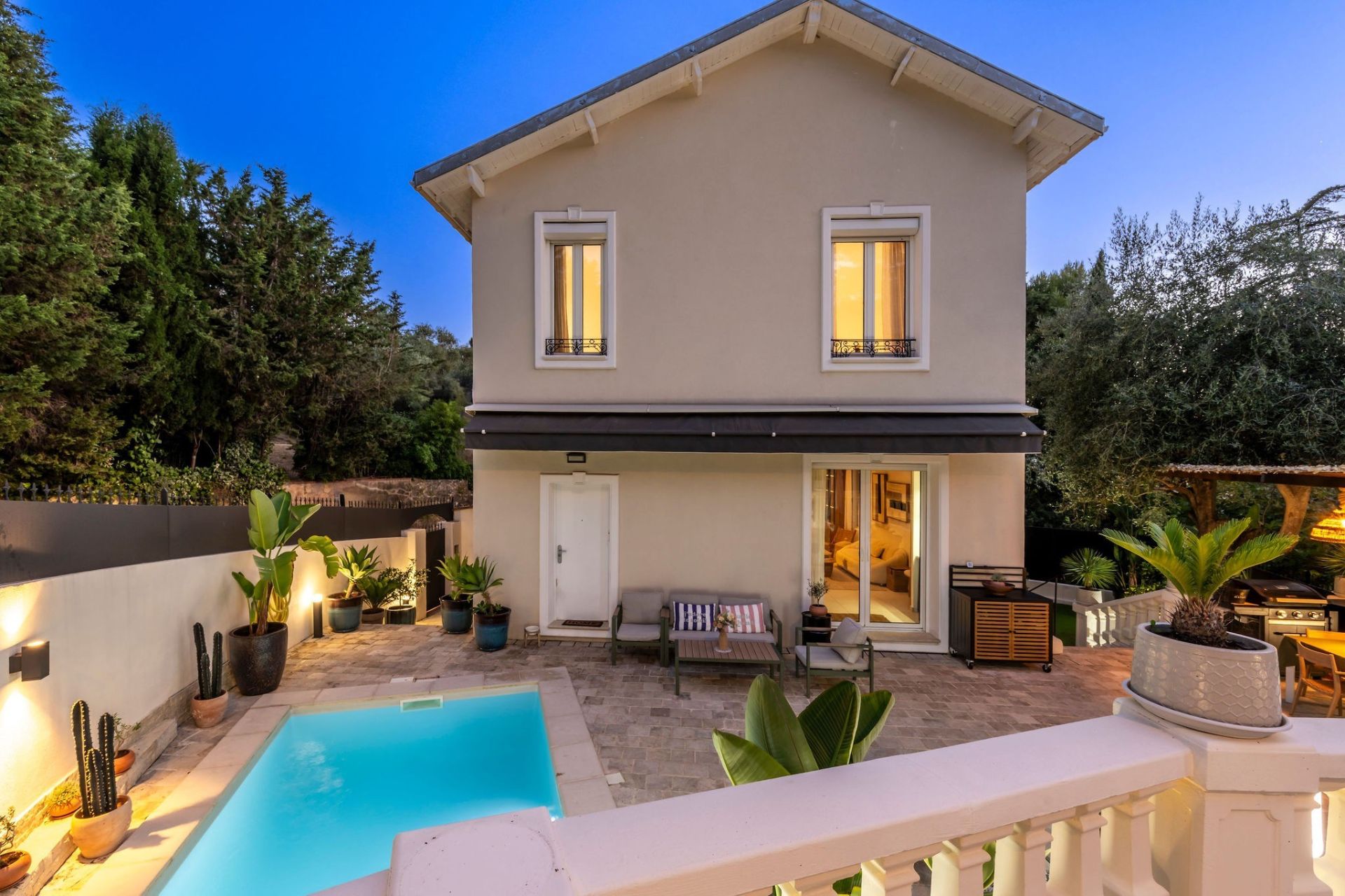 villa 7 Rooms for sale on LE CANNET (06110)