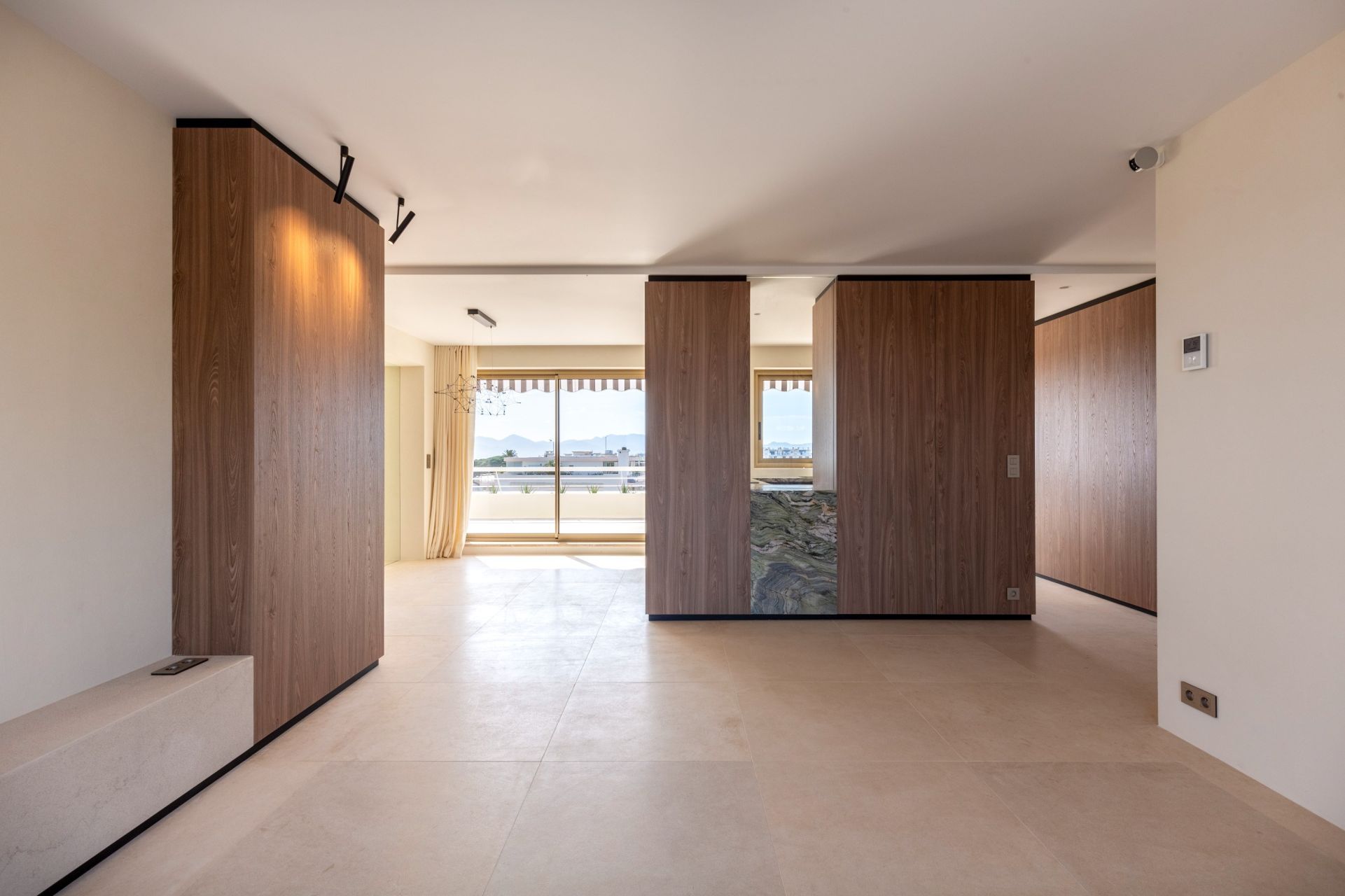 apartment 4 Rooms for sale on CANNES (06400)