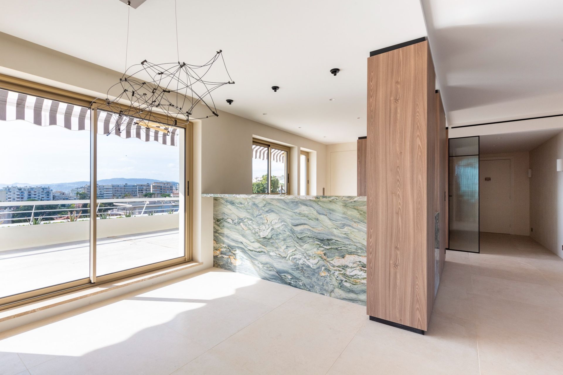 apartment 4 Rooms for sale on CANNES (06400)