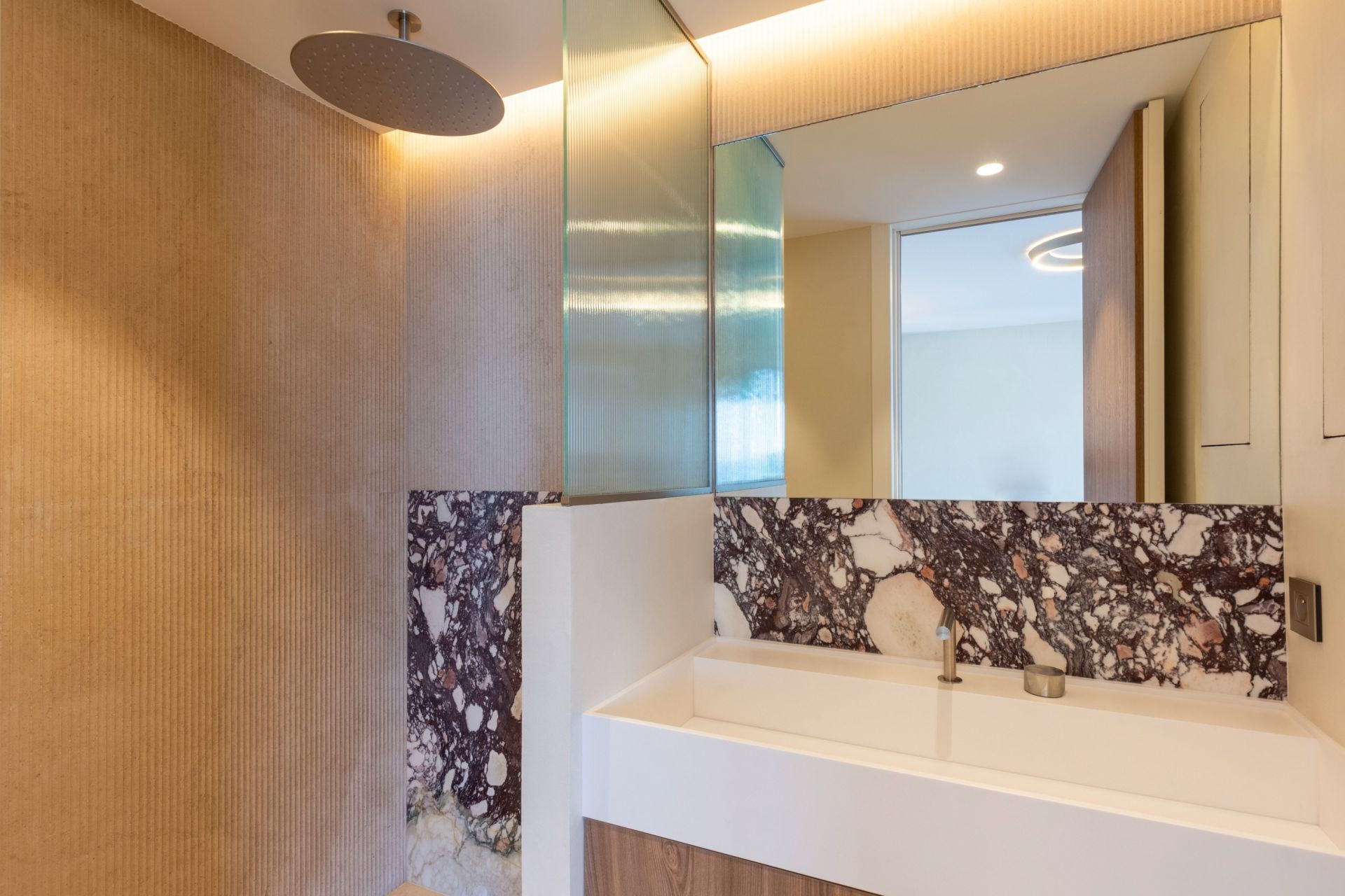 apartment 4 Rooms for sale on CANNES (06400)