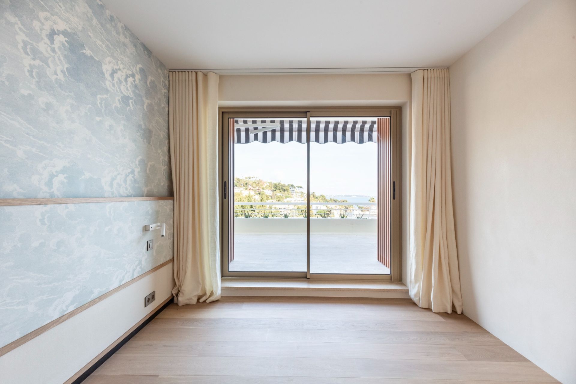 apartment 4 Rooms for sale on CANNES (06400)