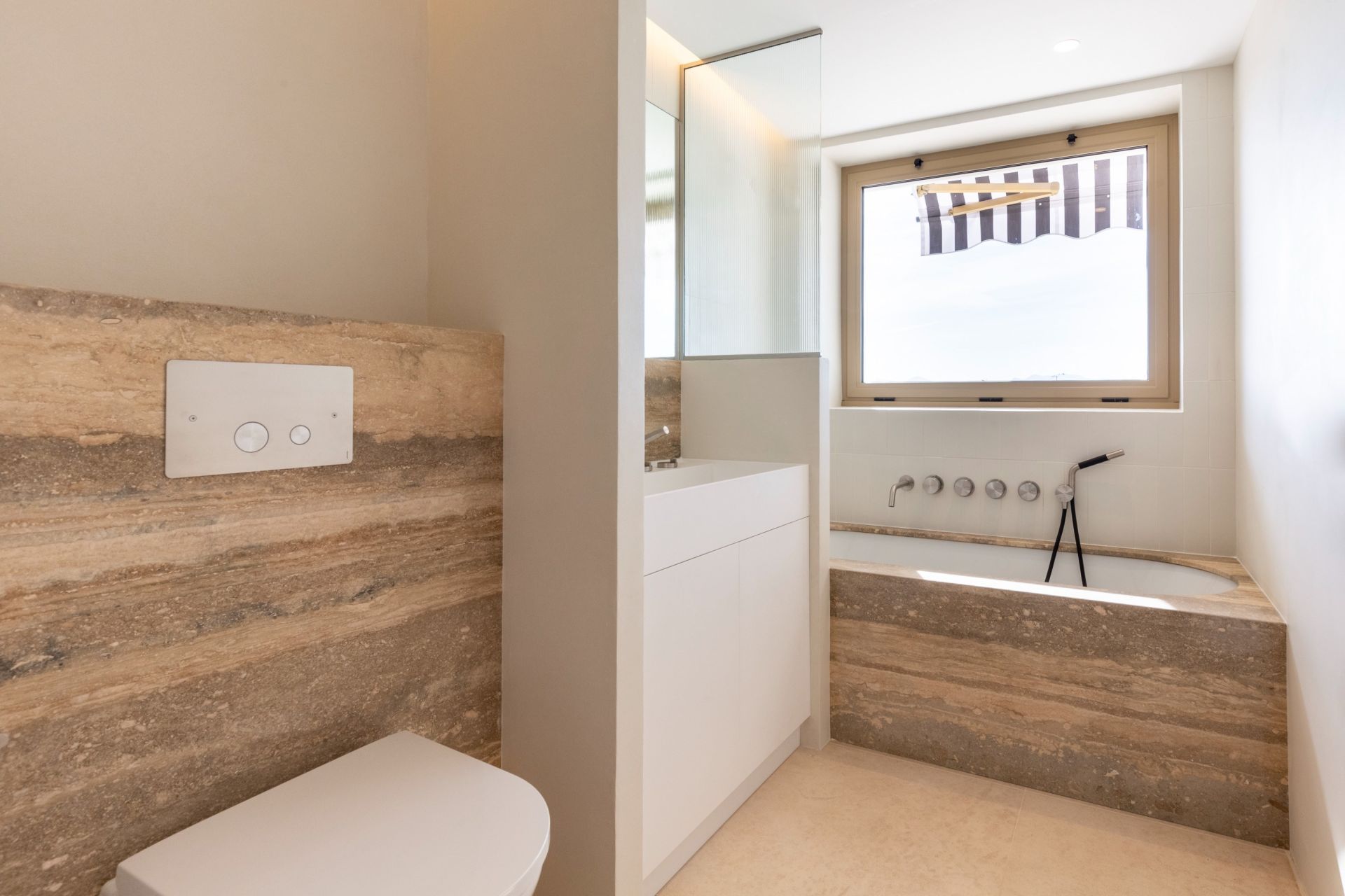 apartment 4 Rooms for sale on CANNES (06400)