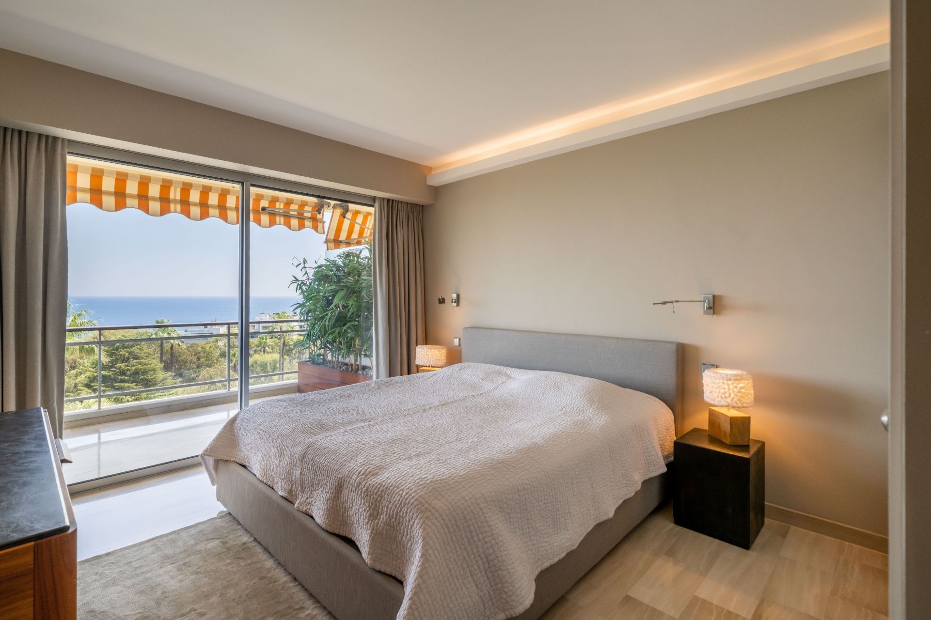 apartment 5 Rooms for sale on LE GOLFE JUAN (06220)