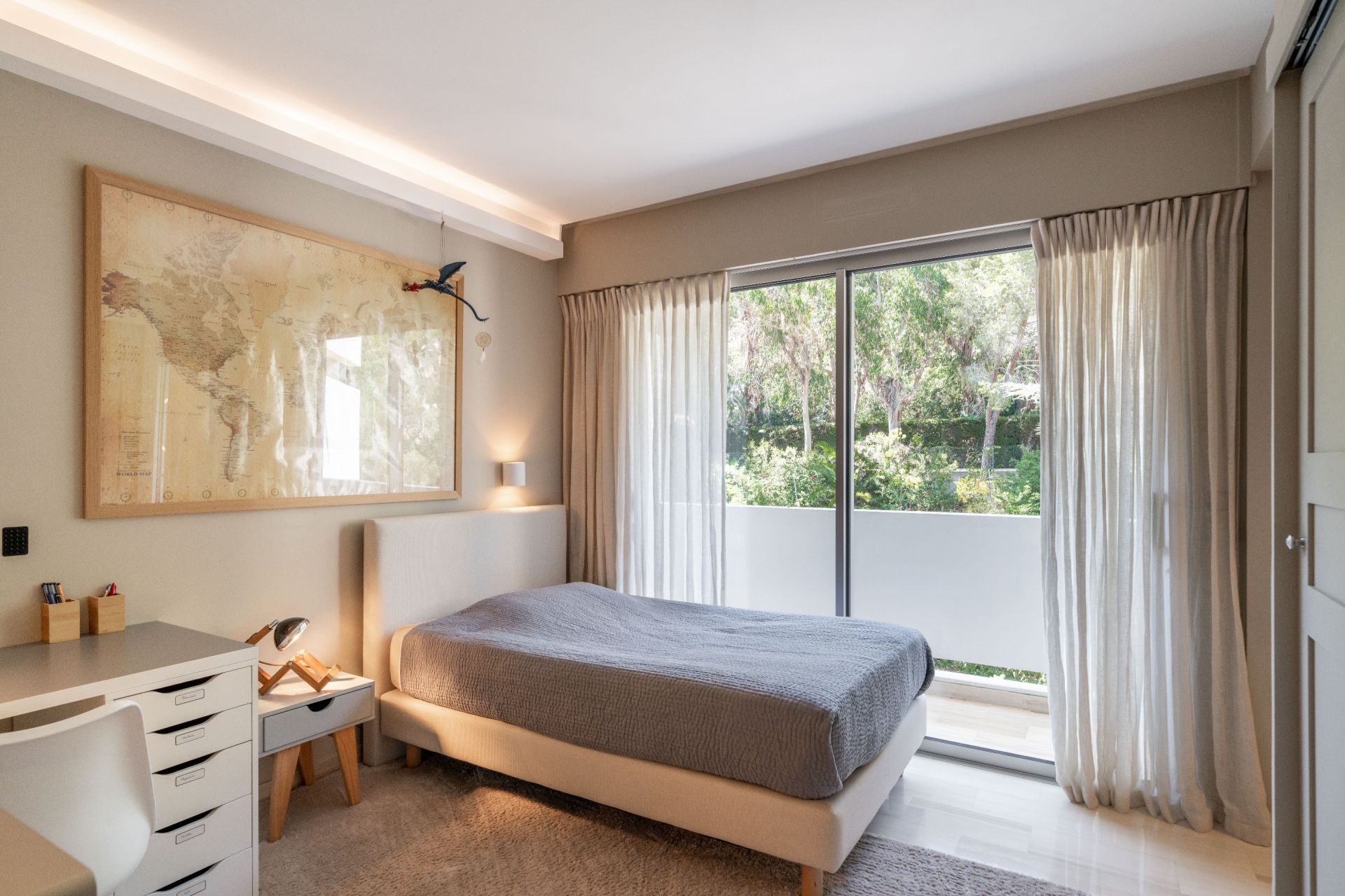 apartment 5 Rooms for sale on LE GOLFE JUAN (06220)