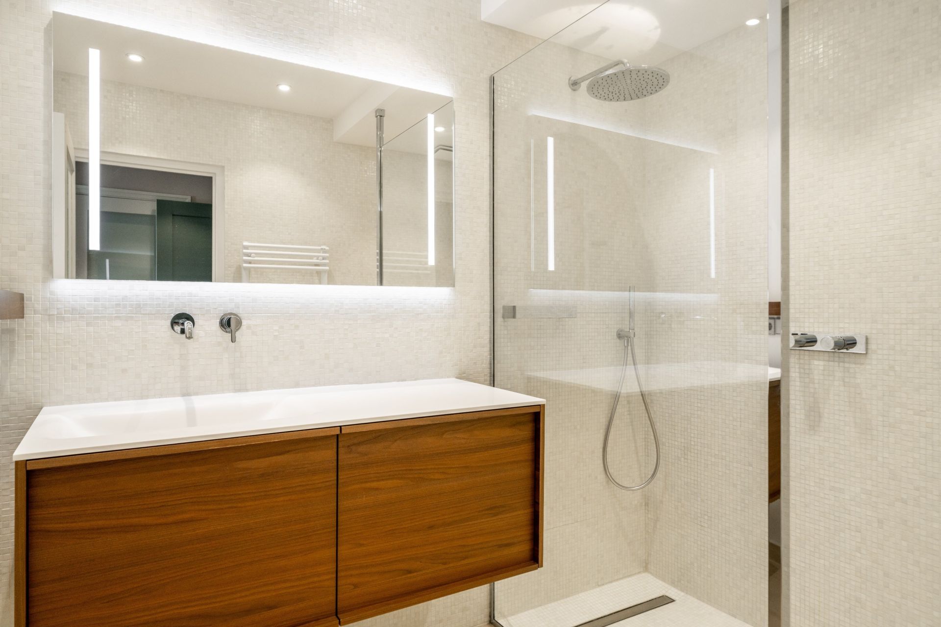 apartment 5 Rooms for sale on LE GOLFE JUAN (06220)