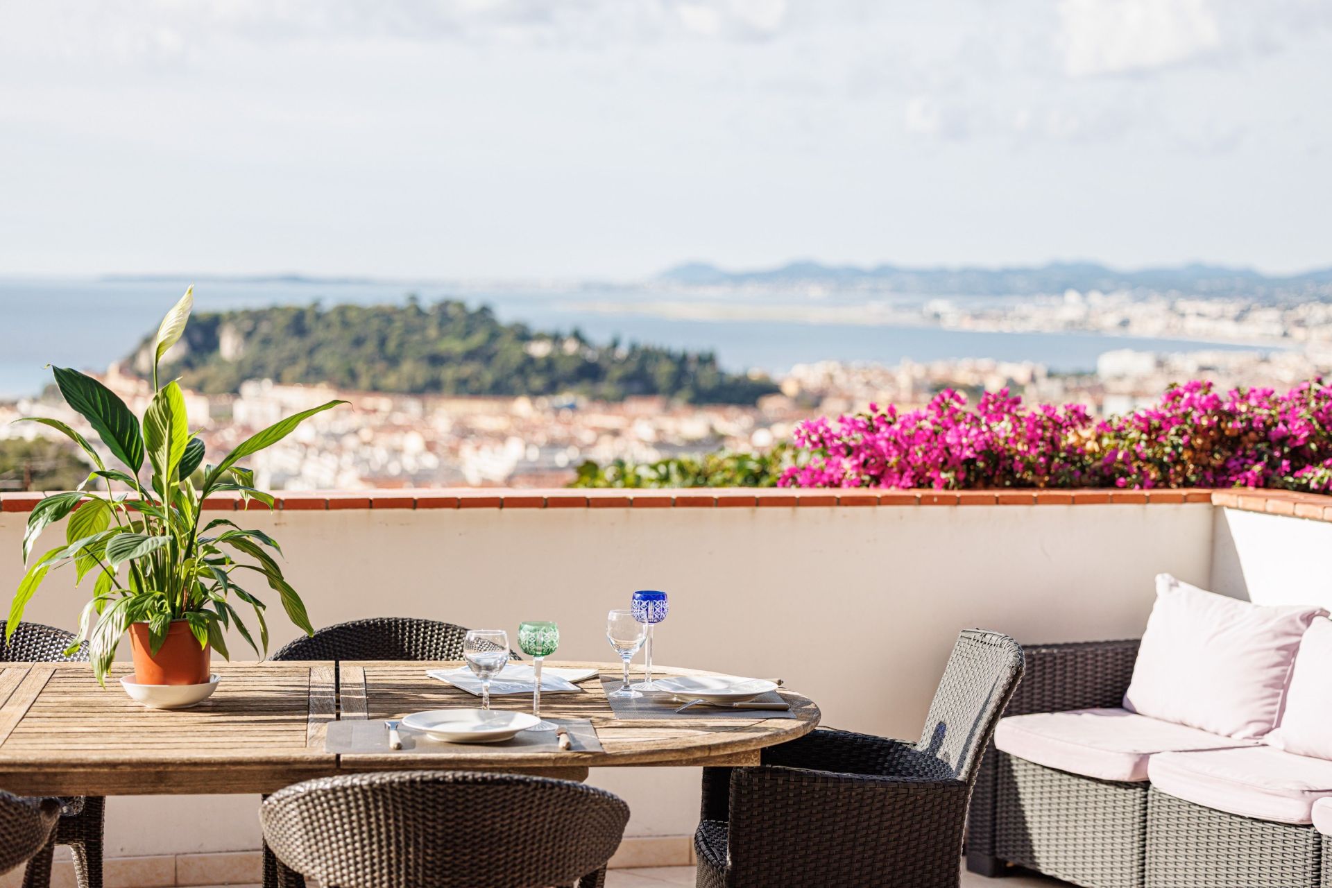 construction to be renovated 5 Rooms for sale on NICE (06000)