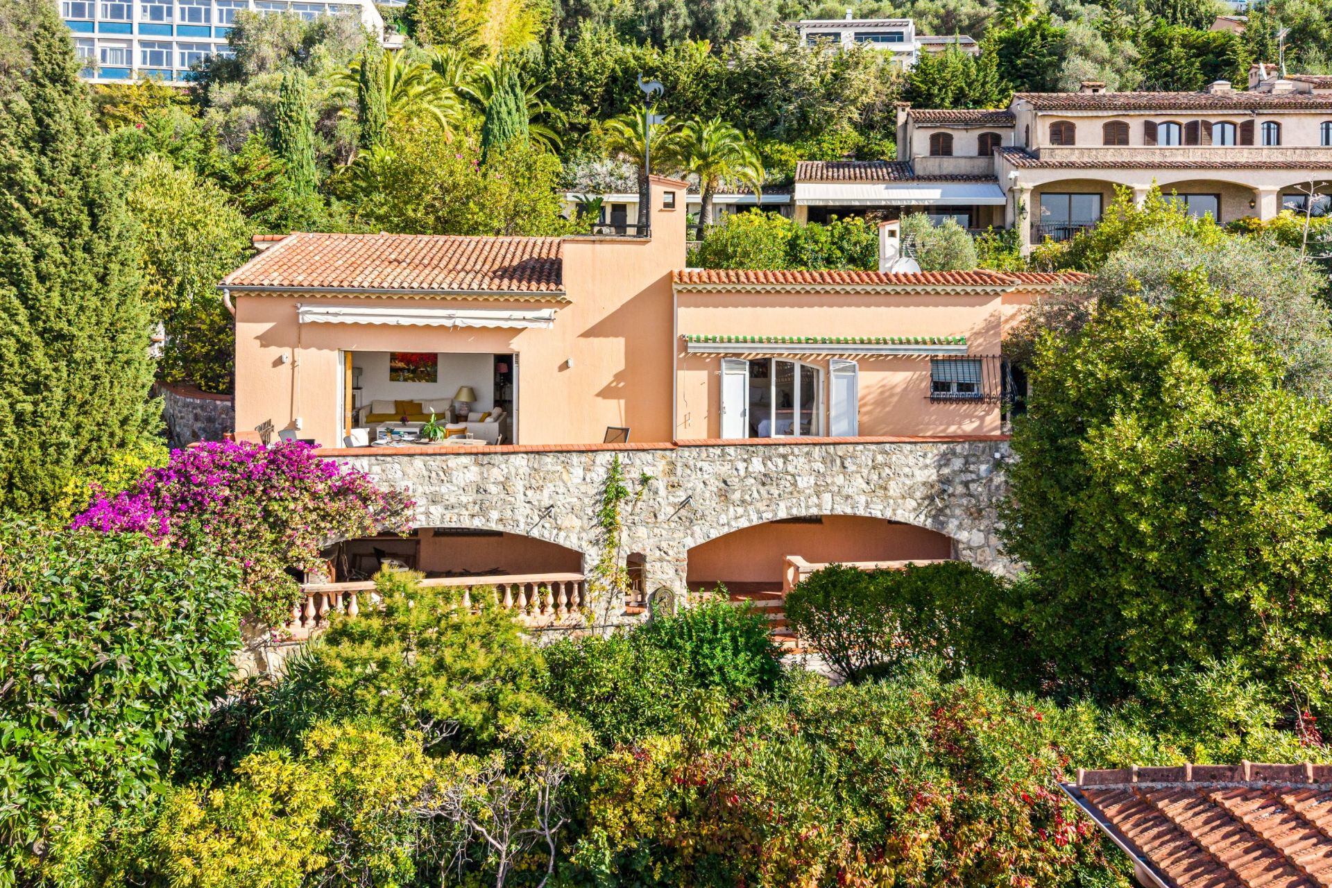 construction to be renovated 5 Rooms for sale on NICE (06000)