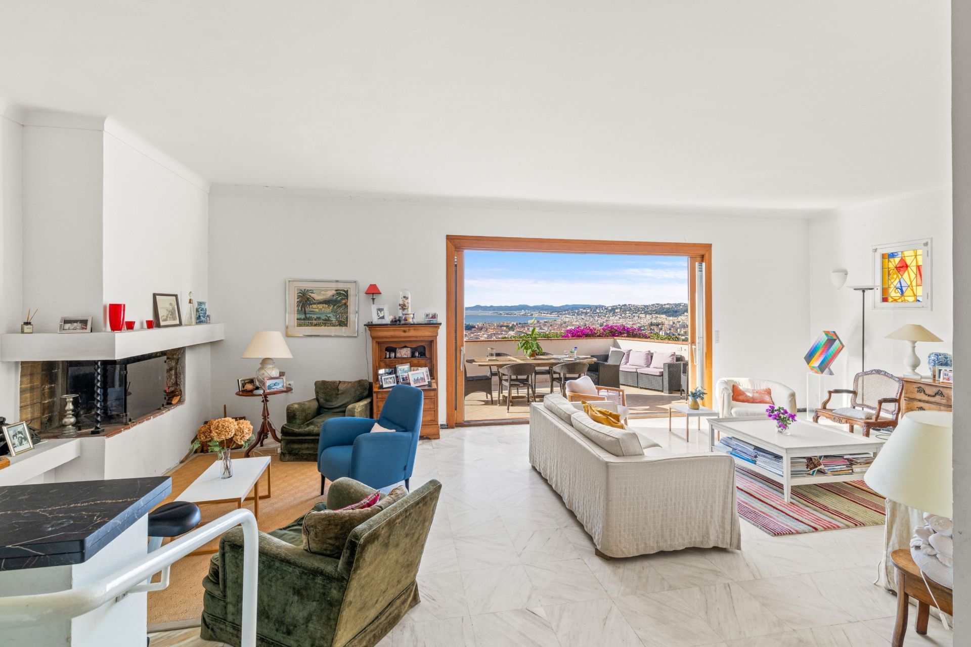 construction to be renovated 5 Rooms for sale on NICE (06000)