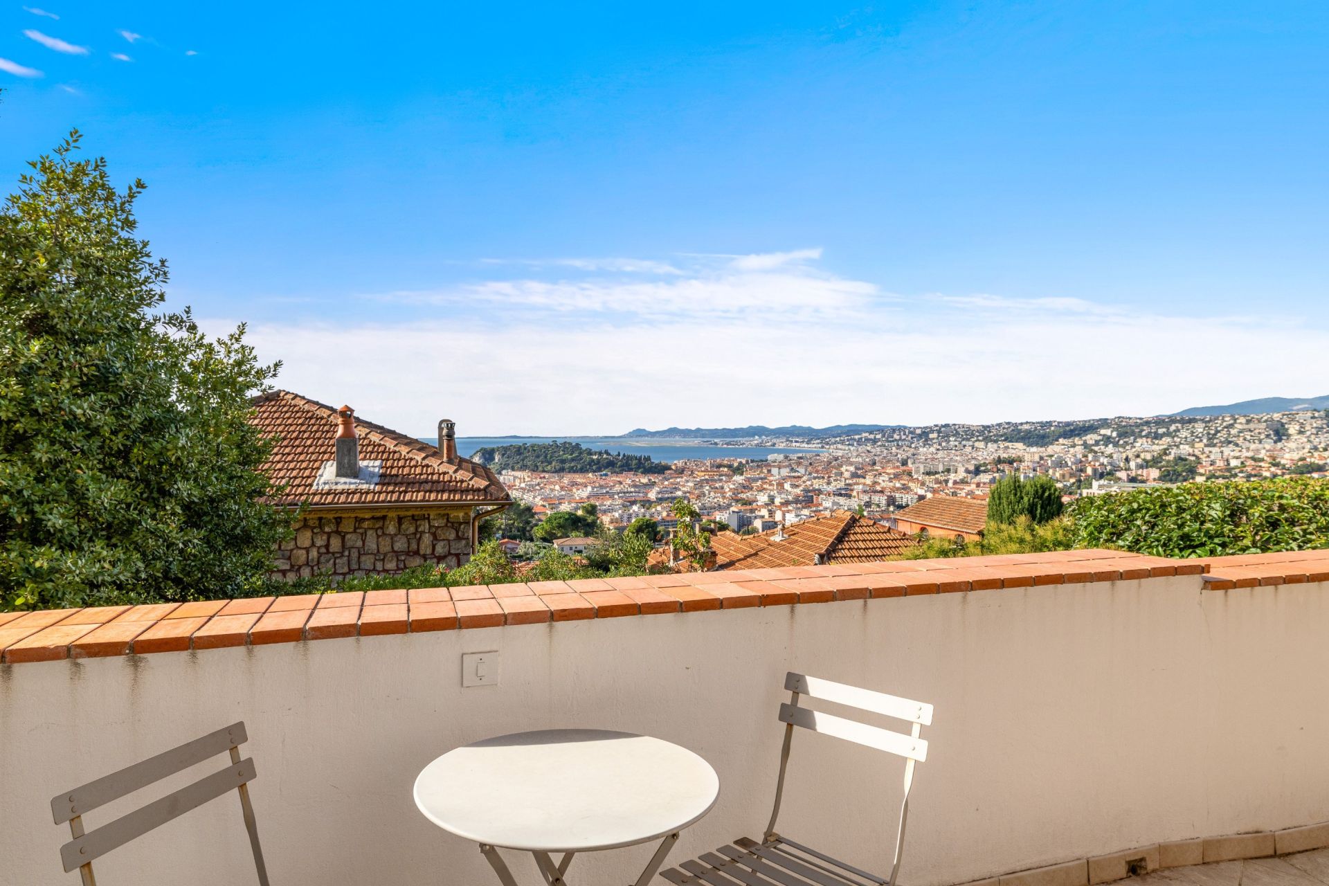 construction to be renovated 5 Rooms for sale on NICE (06000)