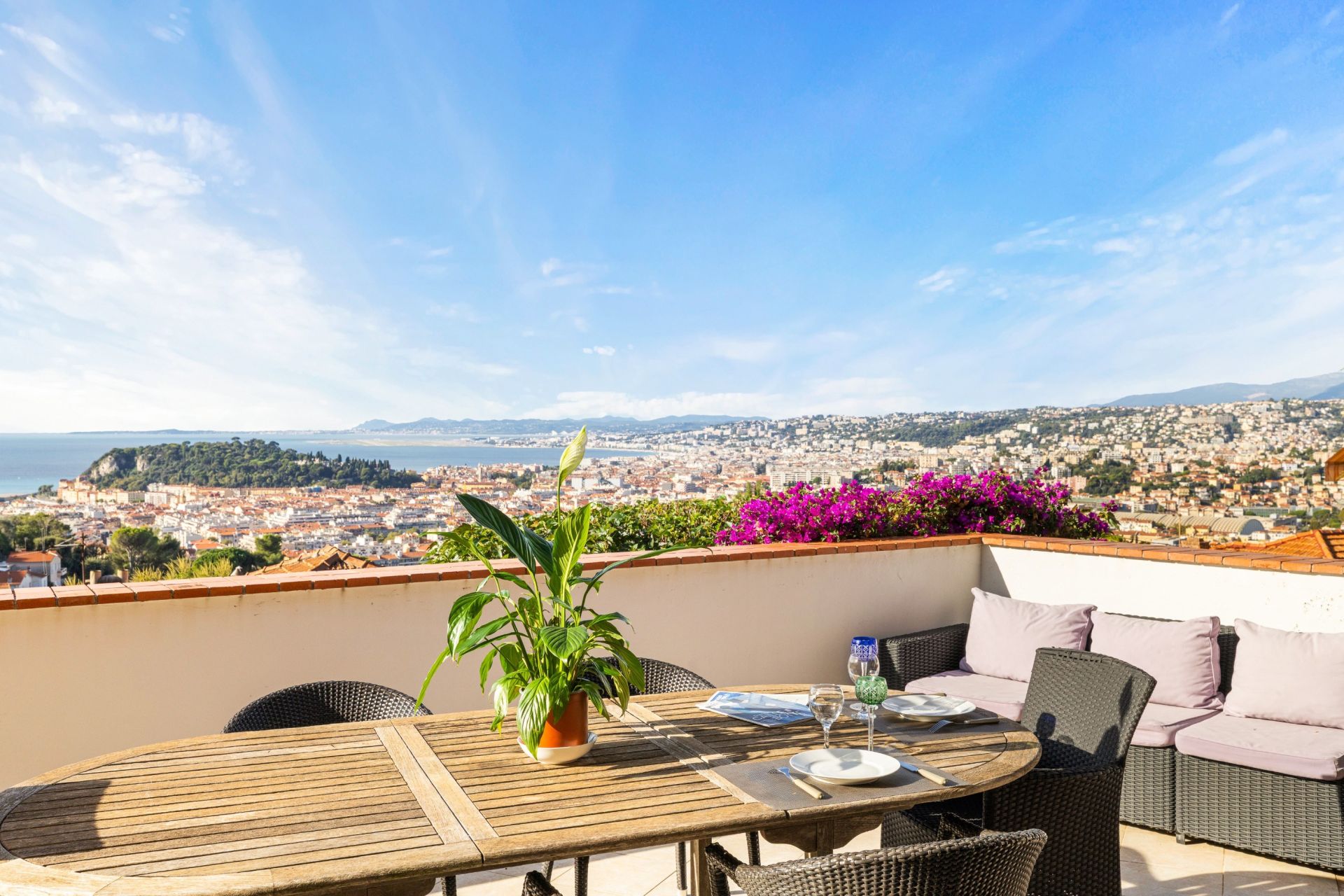 construction to be renovated 5 Rooms for sale on NICE (06000)