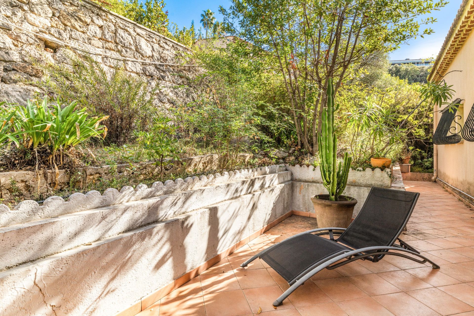 construction to be renovated 5 Rooms for sale on NICE (06000)