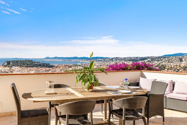 construction to be renovated 5 Rooms for sale on NICE (06000)