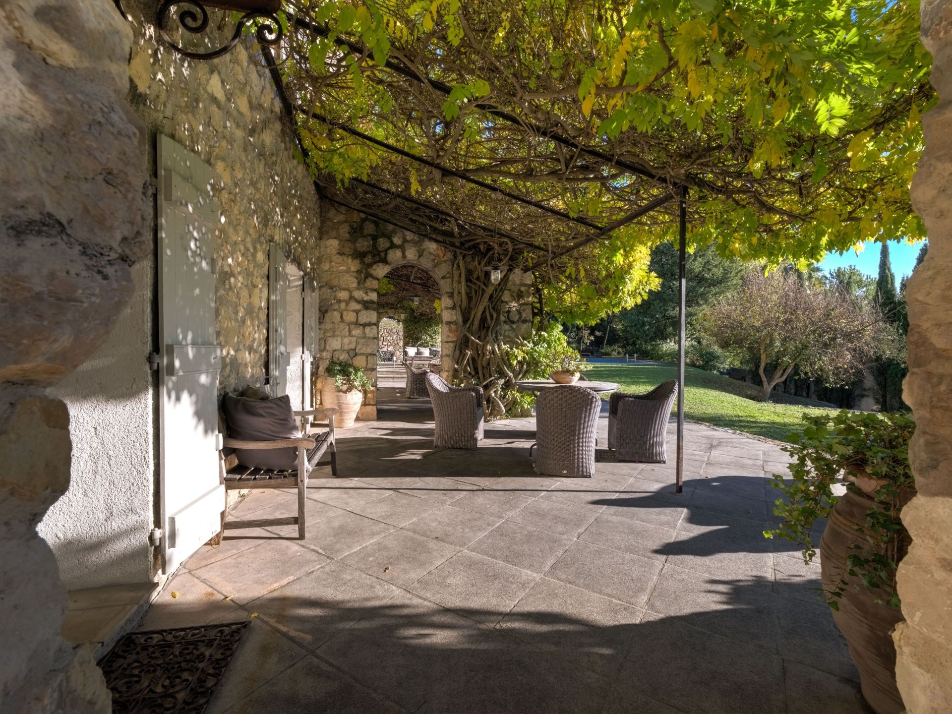 maison provençale 11 Pièces en vente sur CHATEAUNEUF GRASSE (06740)