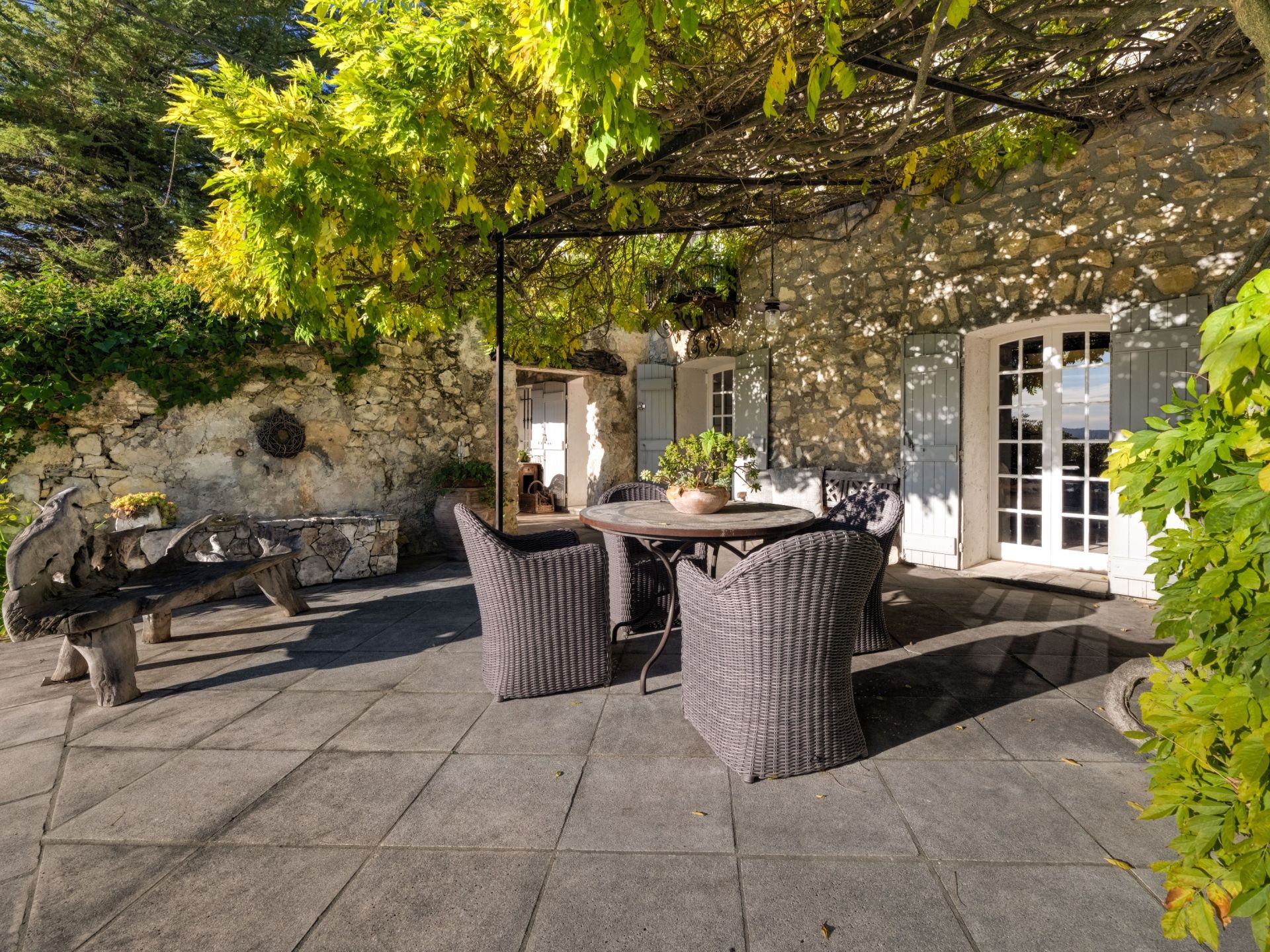 maison provençale 11 Pièces en vente sur CHATEAUNEUF GRASSE (06740)