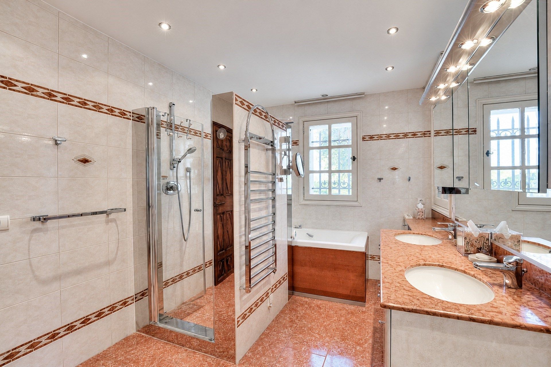 villa 15 Pièces en vente sur CHATEAUNEUF GRASSE (06740)