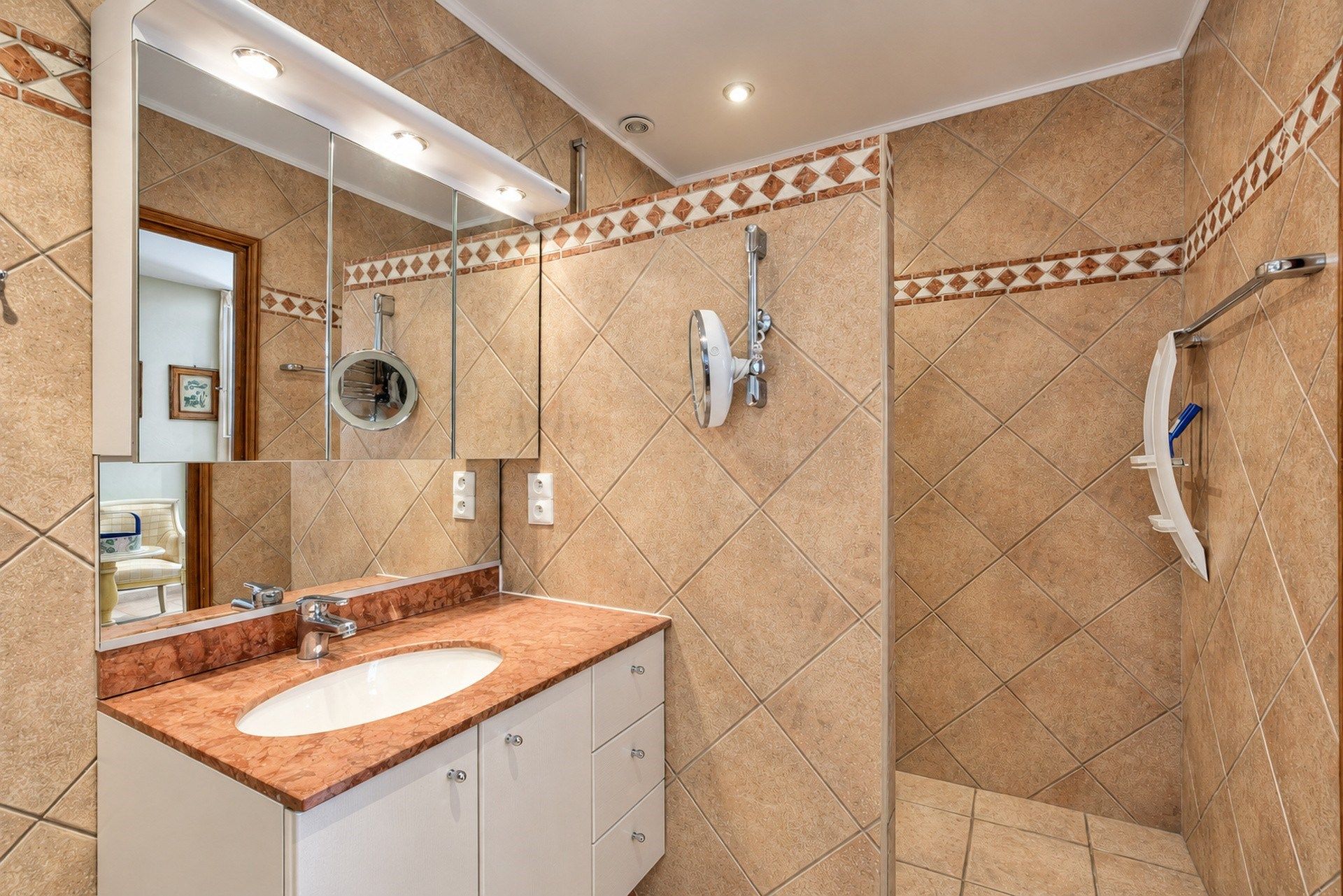 villa 15 Pièces en vente sur CHATEAUNEUF GRASSE (06740)