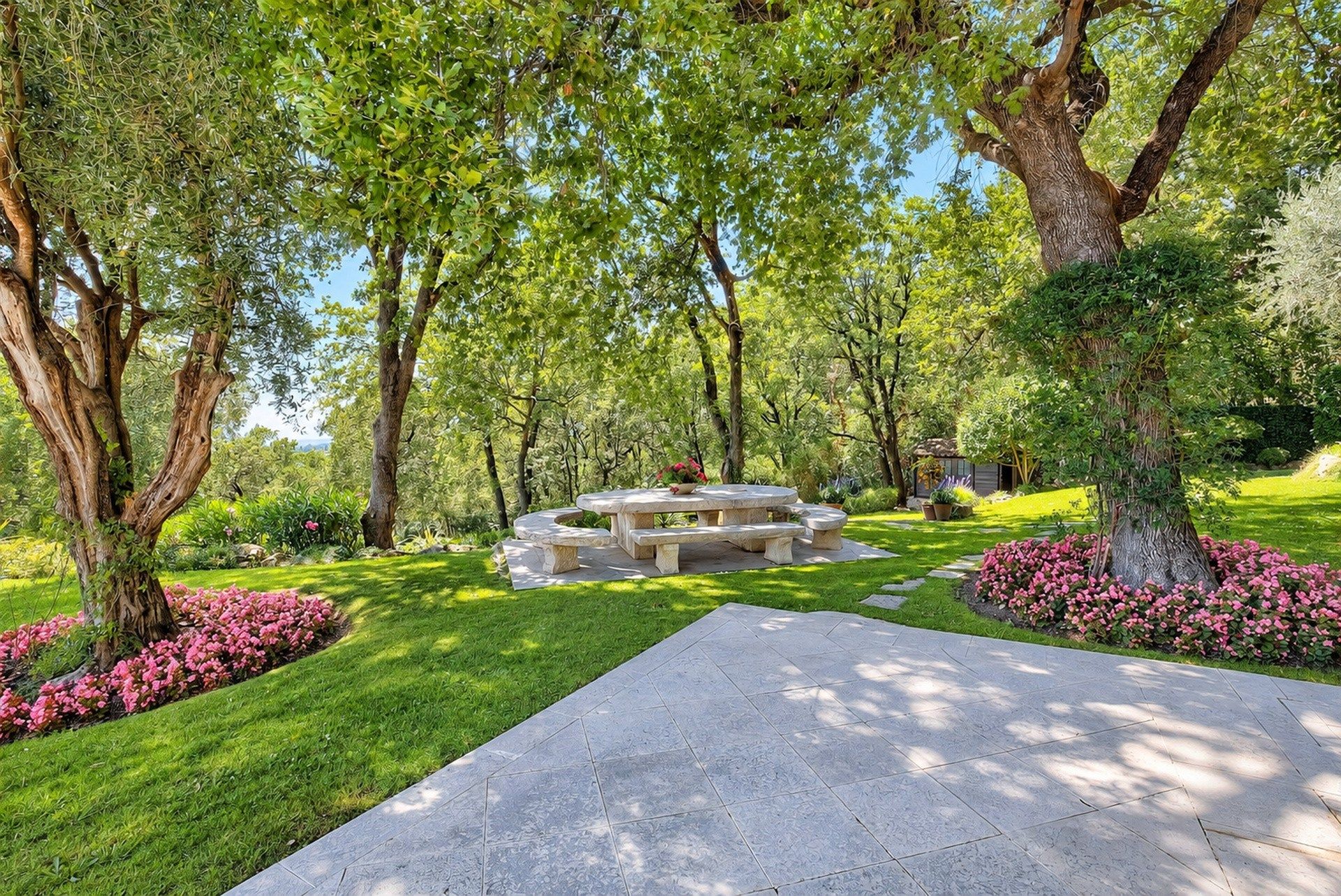 villa 15 Pièces en vente sur CHATEAUNEUF GRASSE (06740)