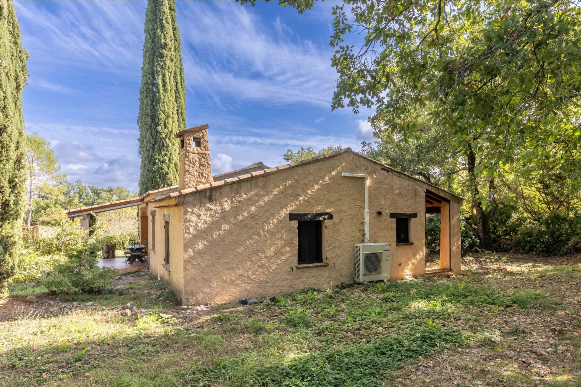 maison provençale 3 Pièces en vente sur TOURRETTES (83440)