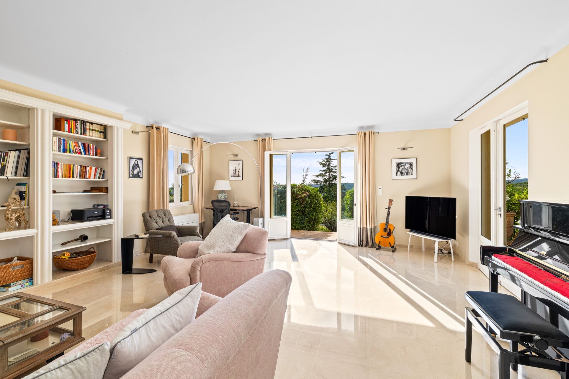 provencal house 11 Rooms for sale on LA COLLE SUR LOUP (06480)