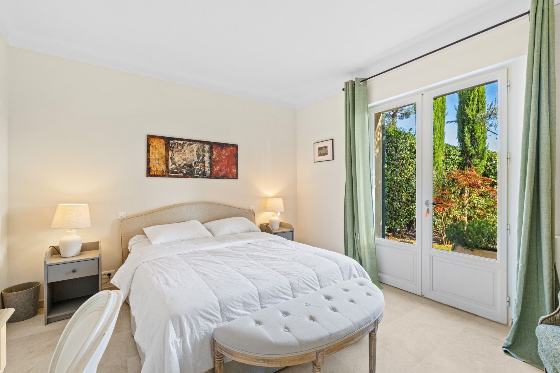 provencal house 11 Rooms for sale on LA COLLE SUR LOUP (06480)