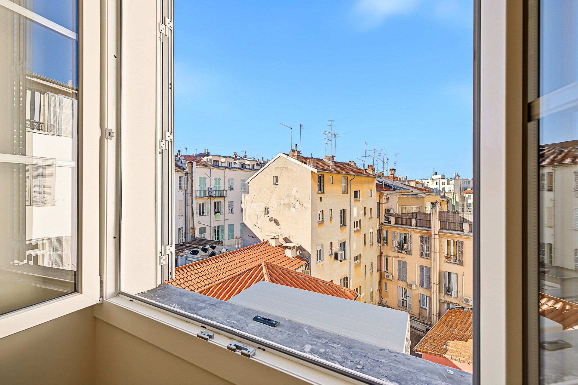 apartment 4 Rooms for sale on NICE (06000)