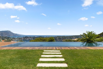 Mont Boron : Villa contemporaine face à la baie de Villefranche