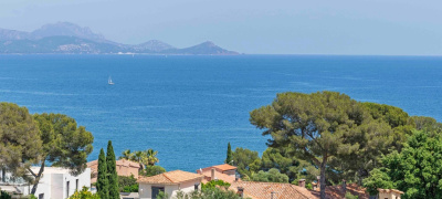 Living in Les Issambres: villas, secluded coves and coastal living in the Gulf of Saint-Tropez