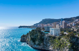 Karl Lagerfeld : la vente de ses collections par la maison d’enchères Sotheby’s