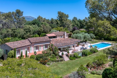 Choose a villa near a golf course on the Côte d'Azur!