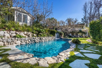 Celebrity Home - The Brentwood Ranch, home of Jim Carrey, hits the market!