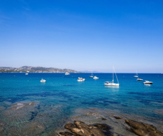 Vivre pieds dans l'eau ou en première ligne sur la Côte d’Azur
