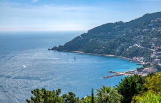 Entre l'Esterel et la Méditerranée : les pieds dans l'eau à Théoule sur Mer